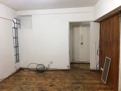 Paraná 100, Piso 1