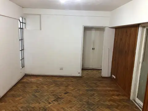 Paraná 100, Piso 1