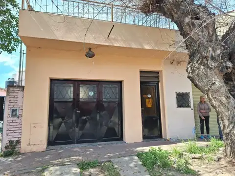 CASA CON LOCAL A RECICLAR  APTO CREDITO  O FINANCIACION DIRECTO DUEÑO