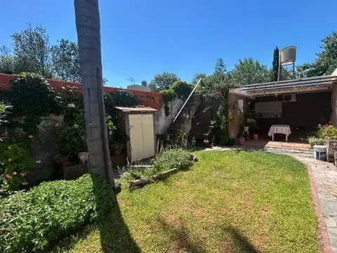 Casa 527 ambientes con 2 baños