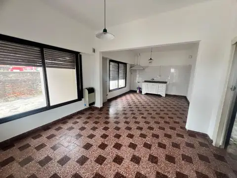 CASA 3 AMBIENTES EN ALQUILER CON COCHERA SAAVEDRA al 800