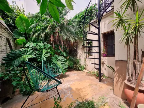 PH Luminoso con Entrada Independiente en Paternal