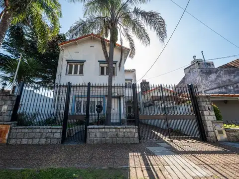 Casa en Venta con 3 cocheras