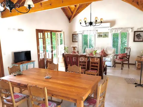 Casa en Venta con 3 cocheras