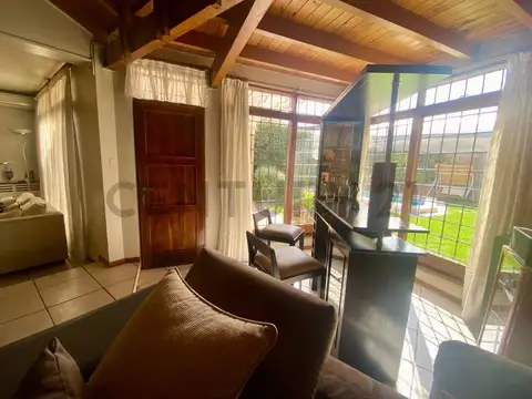 Casa en Venta con 2 cocheras