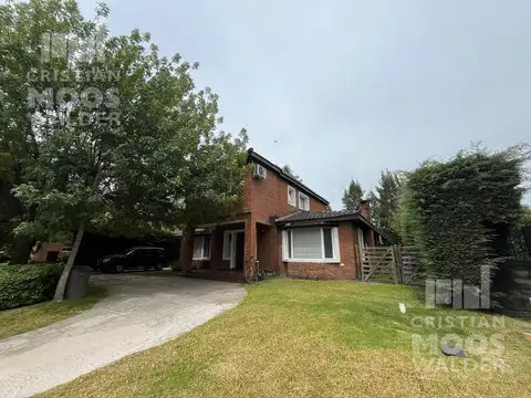 Casa en Alquiler con 1 cochera