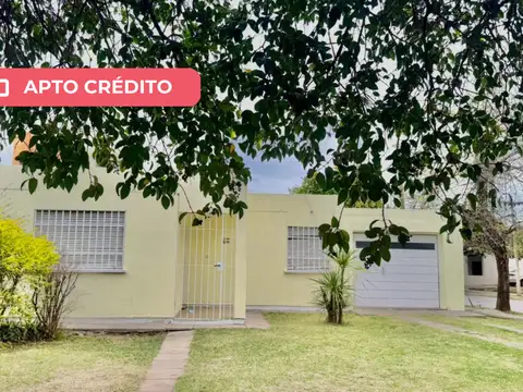 Casa en venta en barrio Chateau Carreras. 4 dormitorios. Apta crédito