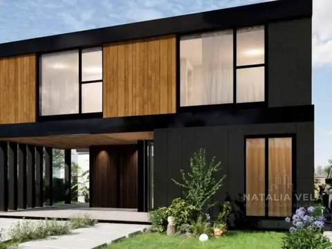 Casa en Venta con 3 cocheras