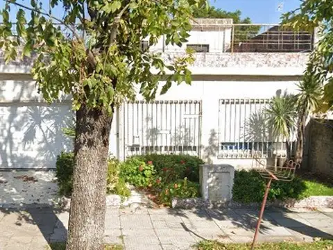 VENTA CASA 4 AMB CON FONDO, TERRAZA Y COCHERA