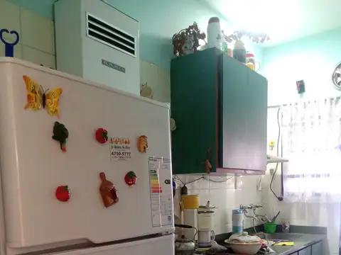 Depto 2 amb. A dos cuadras de Av Maipú y  Gob Ugarte. Centro de olivos.