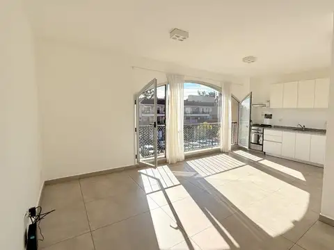 Oficina en Alquiler en Pueblo Caamaño, USD 580
