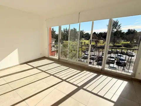 Oficina en Alquiler en Pueblo Caamaño, USD 580