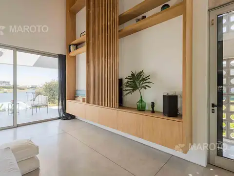 Casa 4 ambientes con 2 baños