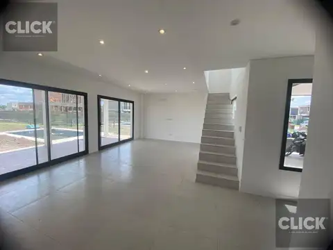 Casa en Venta con 4 cocheras