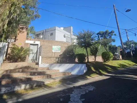 Casa 7 ambientes con 4 baños