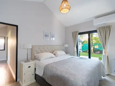 CASA EN VENTA, 2 DORMITORIOS CON PILETA, FUNES