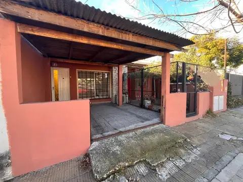 CASA  5 AMBIENTES VENTA CASTELAR
