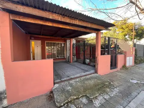 CASA  5 AMBIENTES VENTA CASTELAR
