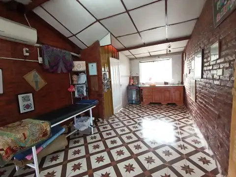 VENTA CASA 5 AMB. MULTIFAMILIAR HURLINGHAM-PILETA