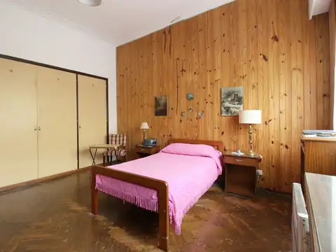 Casa 10 ambientes con 4 baños