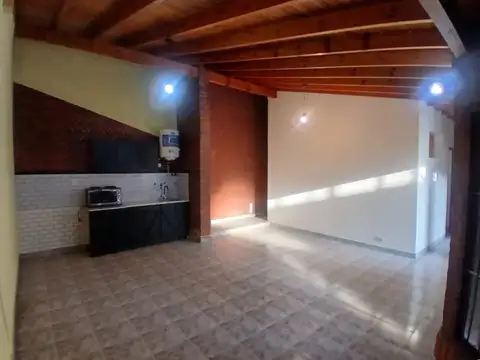 Depto Tipo Casa en Alquiler en Villa Maipu, $ 650.000