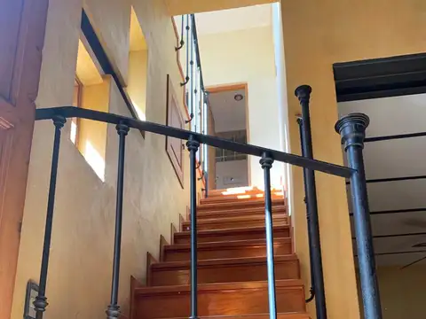 HERMOSO PH TIPO CASA 3 AMBIENTES 2 BAÑOS PATIO Y TERRAZA
