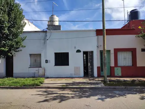 Casa en venta - 1 Dormitorio 2 Baños - La Plata