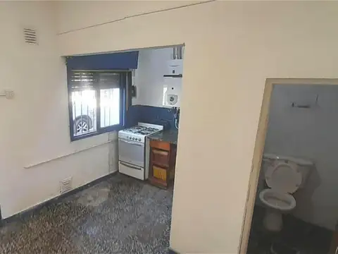 Casa 2 ambientes con 1 baño