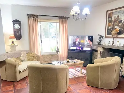 Casa 4 ambientes con 3 baños