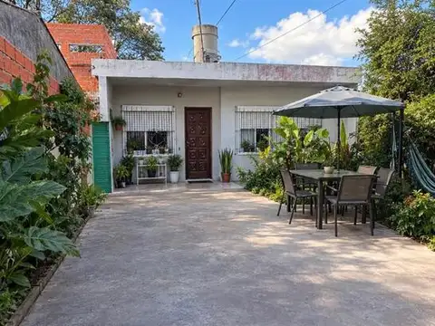 CASA 4 ambientes- PACHECO- CON PILETA Y PARRILLA