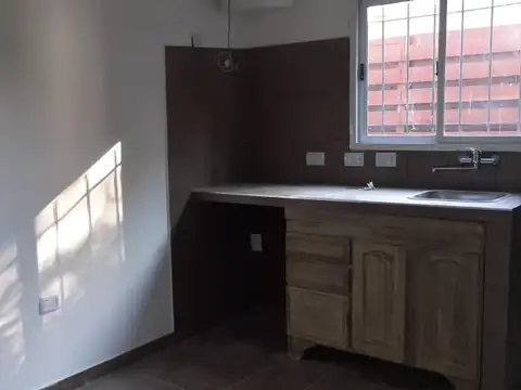 Casa 2 ambientes con 1 baño