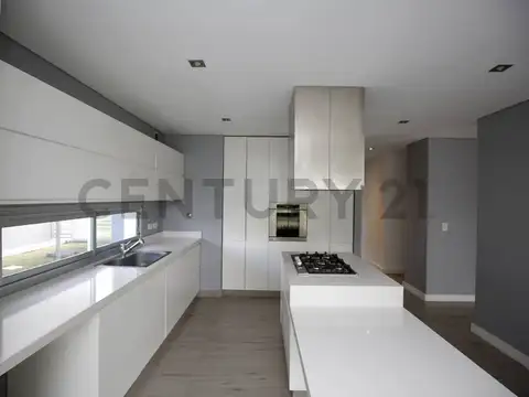 Casa en venta de cuatro dormitorios en Fincas de Iraola II.