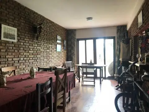 Casa 8 ambientes con 3 baños