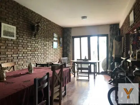 Casa 8 ambientes con 3 baños