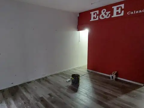 Local 29m2 aprox., S/Av. Perin