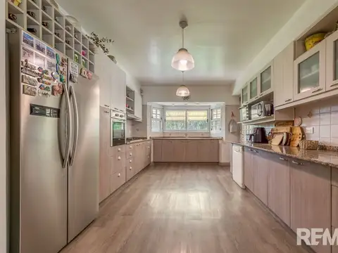 Casa 5 ambientes con 3 baños