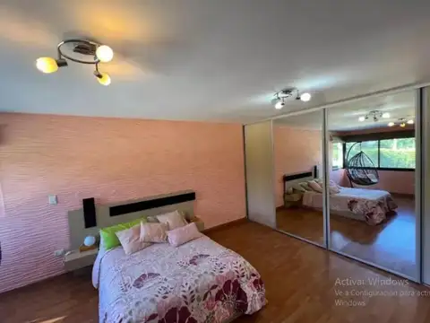 Casa en Alquiler con 4 cocheras