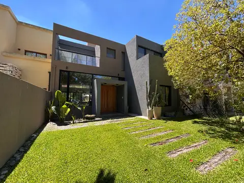 Venta casa 4 ambientes - Barrio Parque Pero