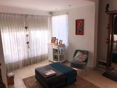 Casa en Venta en Barrio Parque Leloir, USD 198.000