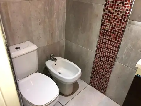 CASA EN VENTA :: PARQUE LELOIR::4 AMBIENTES