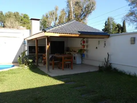 Casa en Venta con 2 cocheras