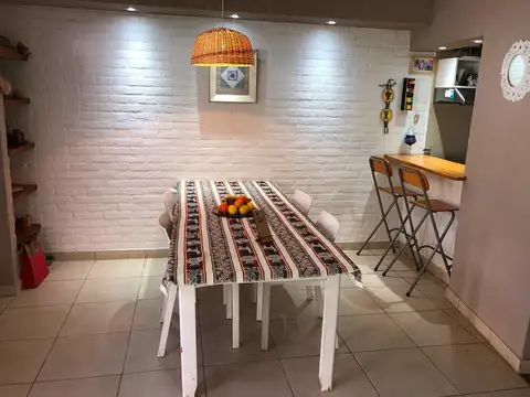 Casa 4 ambientes con 2 baños