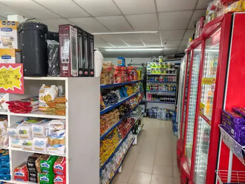 Local en venta en Las quintas/La plata