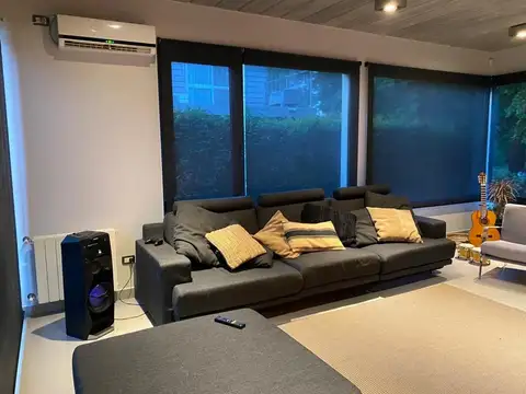 Casa en Venta con 3 cocheras