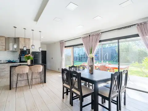 Casa 5 ambientes con 3 baños