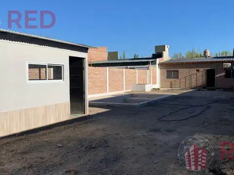 Vende Casa con piscina en Plottier, La Encantada