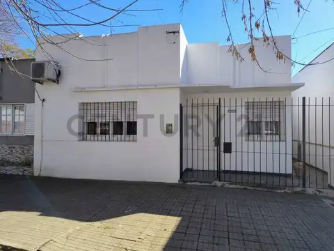 45 entre 25 y 26. Venta Casa 4 AMBIENTES en La Plata.