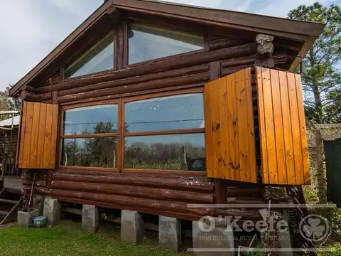 CASA QUINTA EN VENTA EN ABASTO, ESTILO CABAÑA CON HERMOSA PISCINA !!