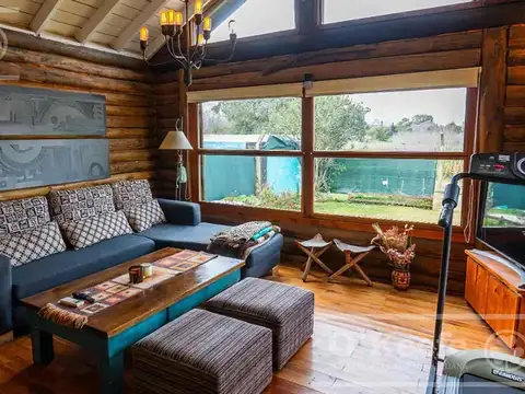 CASA QUINTA EN VENTA EN ABASTO, ESTILO CABAÑA CON HERMOSA PISCINA !!