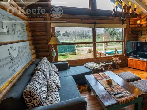 CASA QUINTA EN VENTA EN ABASTO, ESTILO CABAÑA CON HERMOSA PISCINA !!